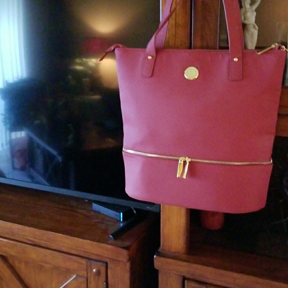 Beautiful genuine leather Joy Mangano handbag